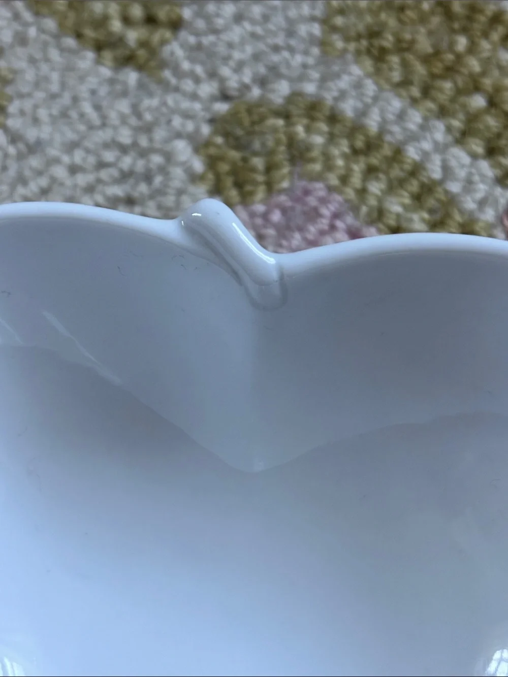 Crate & Barrel Small apple-shaped bowl EUC white porcelain